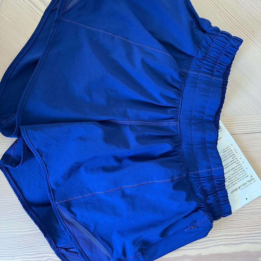Lululemon NWT hotty hot shorts 4”